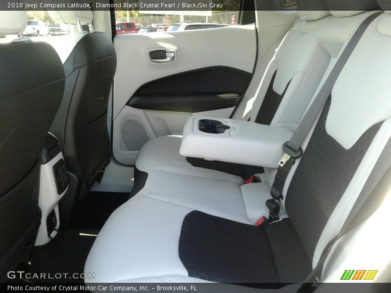 Diamond Black Crystal Pearl / Black/Ski Gray 2018 Jeep Compass Latitude