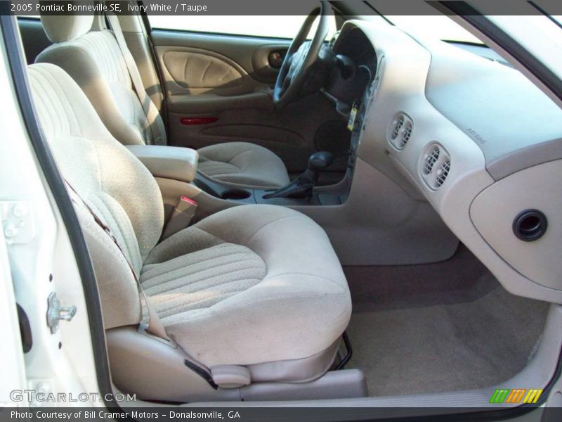 Ivory White / Taupe 2005 Pontiac Bonneville SE