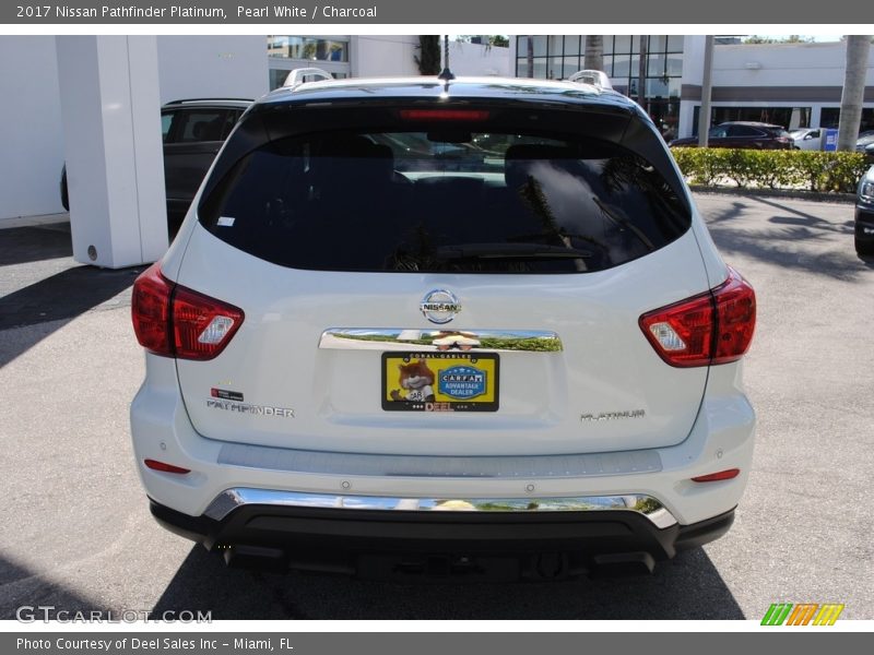 Pearl White / Charcoal 2017 Nissan Pathfinder Platinum