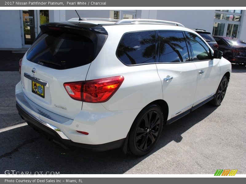 Pearl White / Charcoal 2017 Nissan Pathfinder Platinum