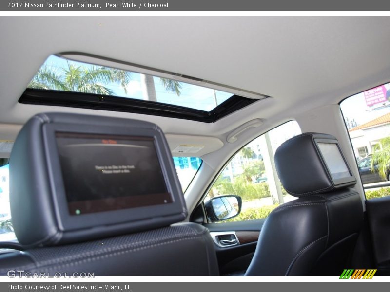 Pearl White / Charcoal 2017 Nissan Pathfinder Platinum