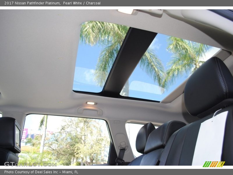 Pearl White / Charcoal 2017 Nissan Pathfinder Platinum