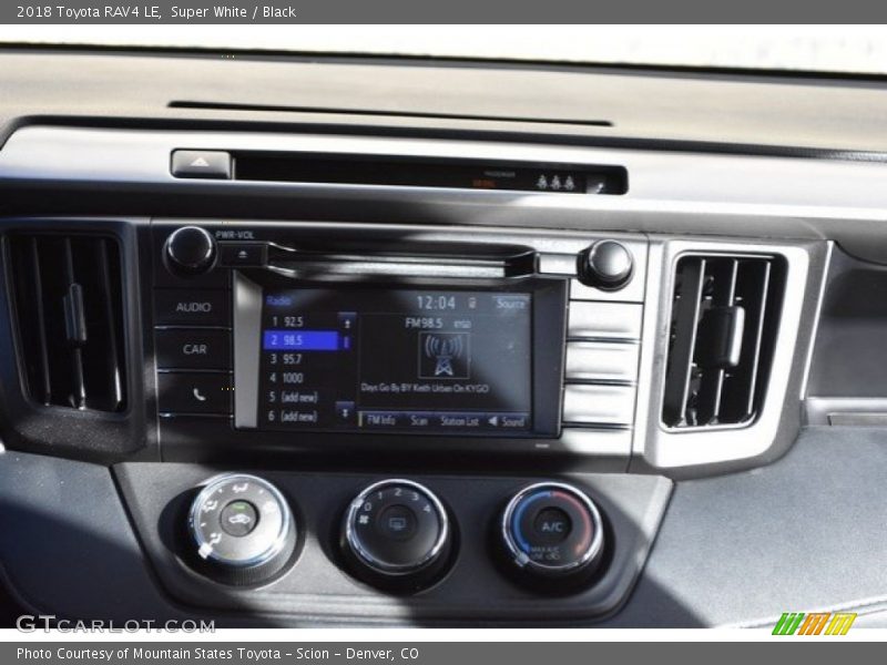 Super White / Black 2018 Toyota RAV4 LE