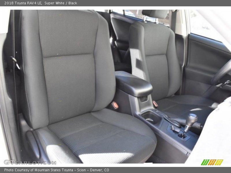 Super White / Black 2018 Toyota RAV4 LE