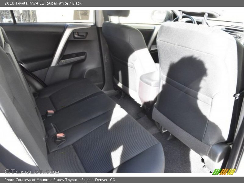 Super White / Black 2018 Toyota RAV4 LE