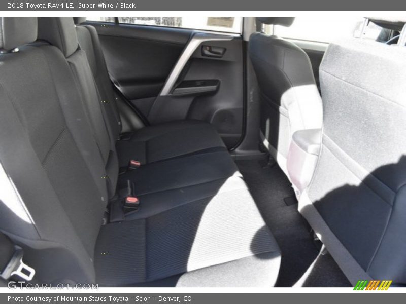 Super White / Black 2018 Toyota RAV4 LE