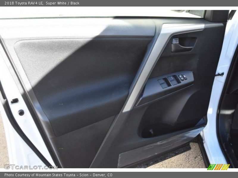 Super White / Black 2018 Toyota RAV4 LE