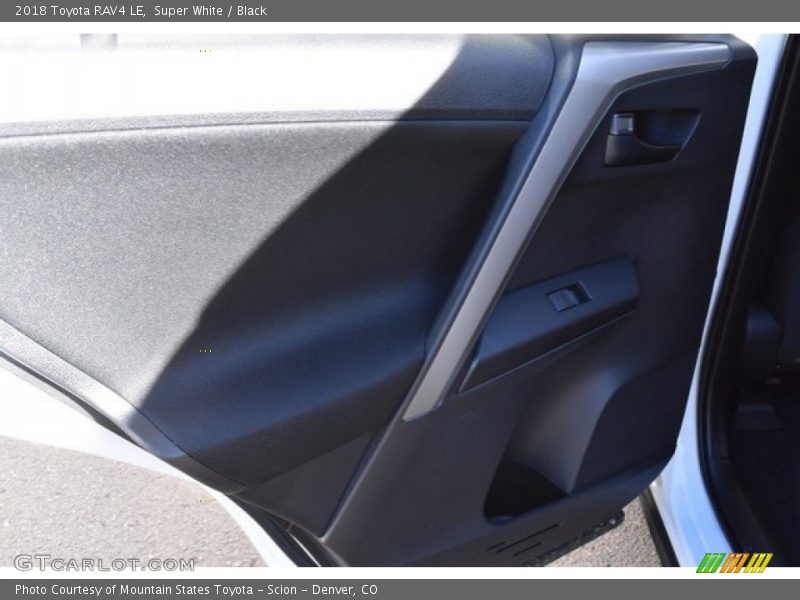 Super White / Black 2018 Toyota RAV4 LE