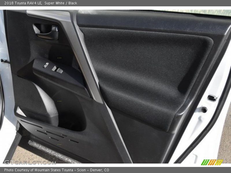 Super White / Black 2018 Toyota RAV4 LE