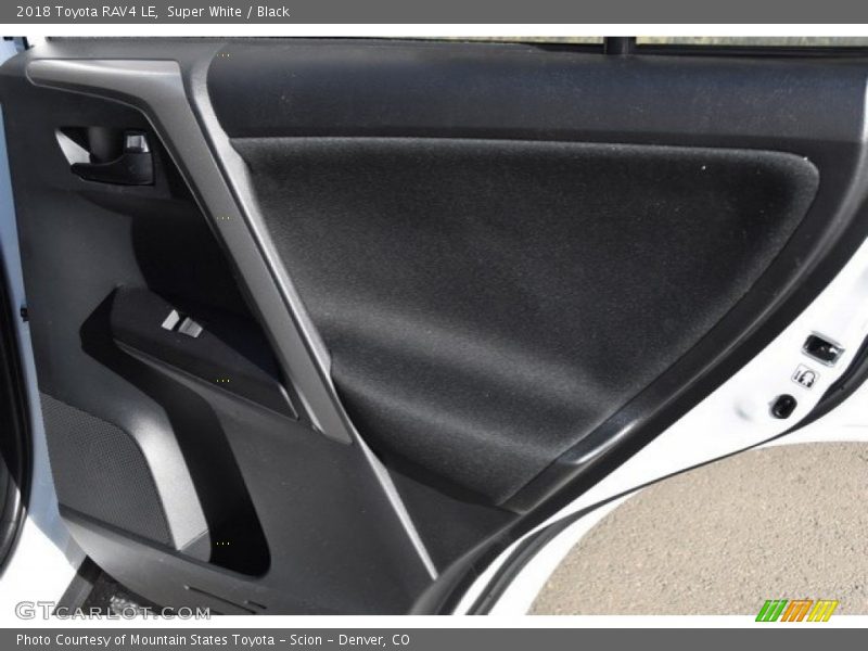 Super White / Black 2018 Toyota RAV4 LE