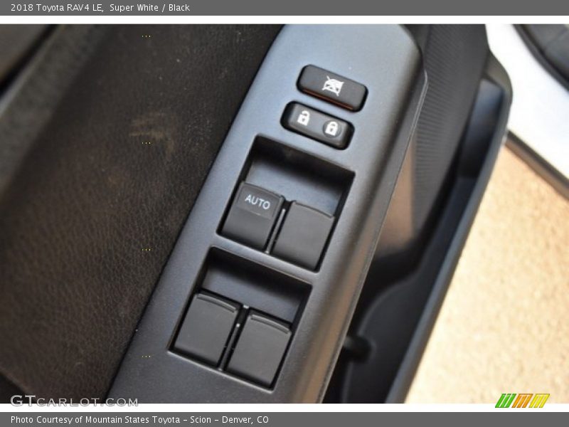 Super White / Black 2018 Toyota RAV4 LE