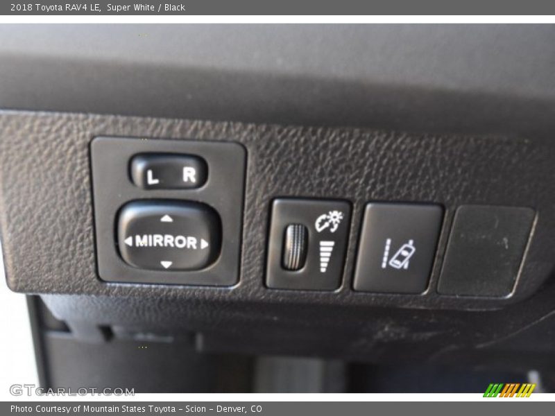 Super White / Black 2018 Toyota RAV4 LE