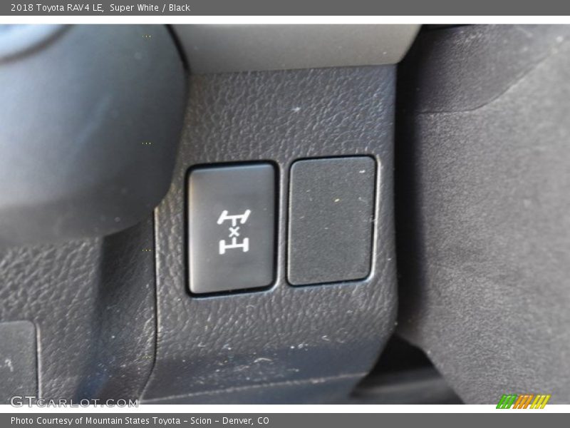 Super White / Black 2018 Toyota RAV4 LE