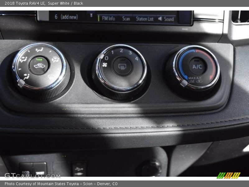Super White / Black 2018 Toyota RAV4 LE