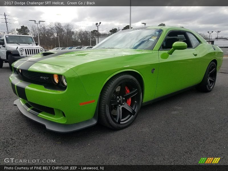 Front 3/4 View of 2017 Challenger SRT Hellcat