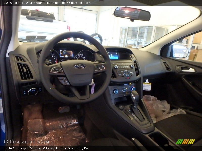 Lightning Blue / Charcoal Black 2018 Ford Focus SE Sedan