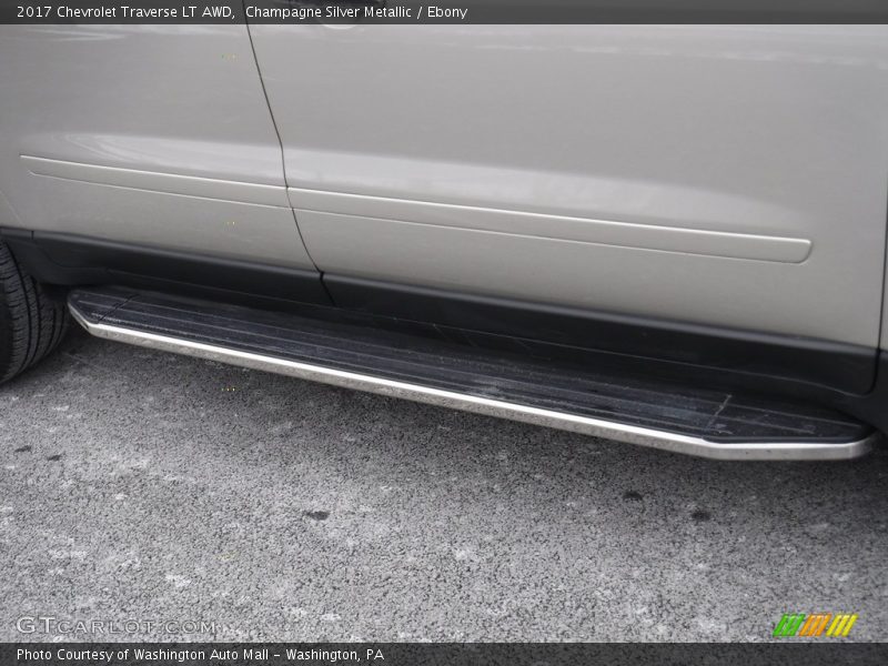 Champagne Silver Metallic / Ebony 2017 Chevrolet Traverse LT AWD