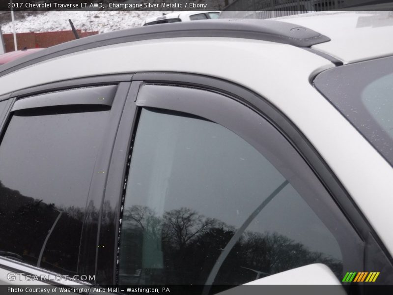 Champagne Silver Metallic / Ebony 2017 Chevrolet Traverse LT AWD