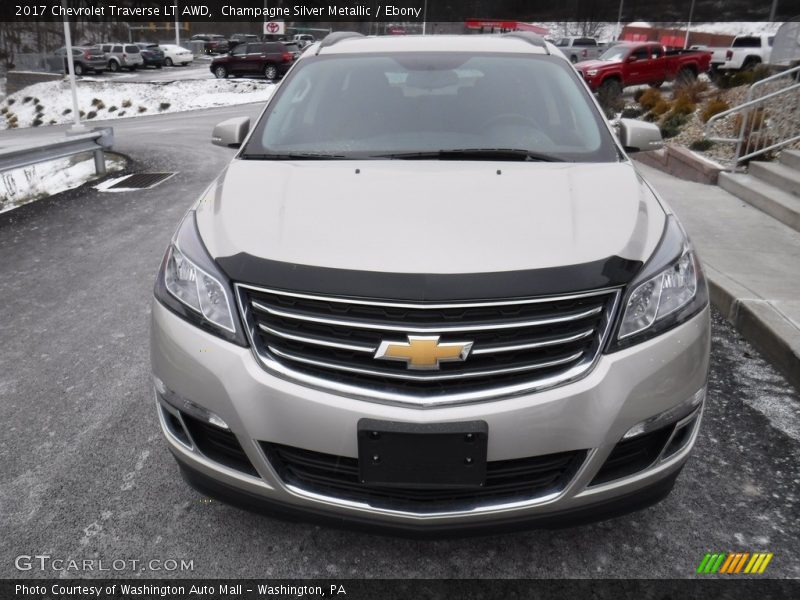 Champagne Silver Metallic / Ebony 2017 Chevrolet Traverse LT AWD