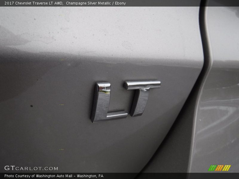 Champagne Silver Metallic / Ebony 2017 Chevrolet Traverse LT AWD