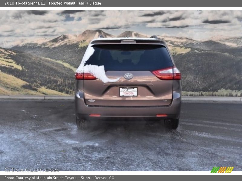 Toasted Walnut Pearl / Bisque 2018 Toyota Sienna LE