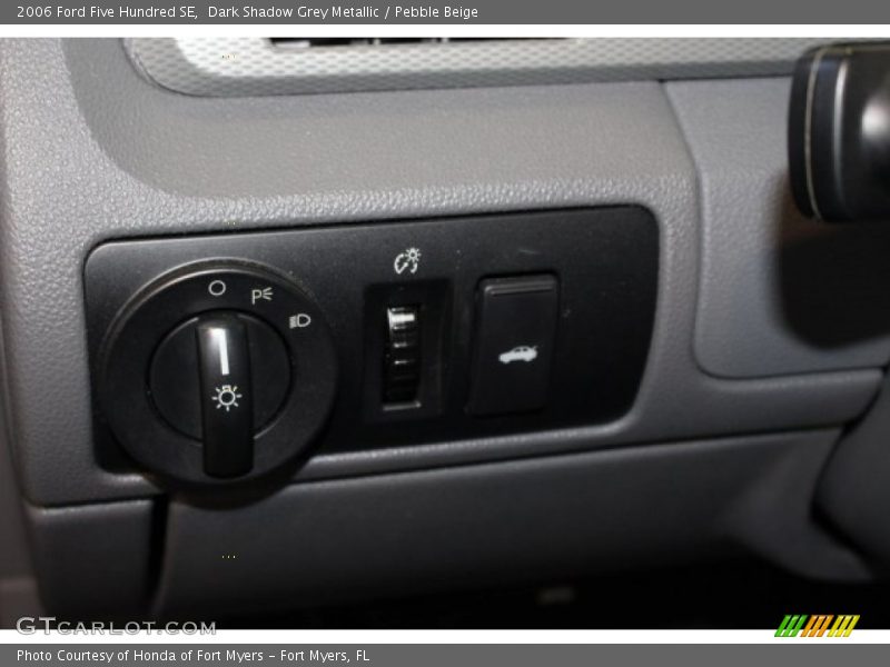 Dark Shadow Grey Metallic / Pebble Beige 2006 Ford Five Hundred SE