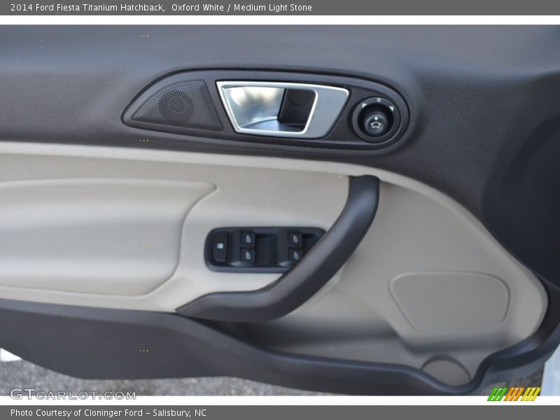 Oxford White / Medium Light Stone 2014 Ford Fiesta Titanium Hatchback