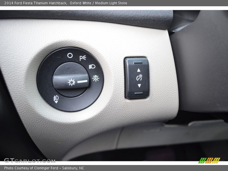 Oxford White / Medium Light Stone 2014 Ford Fiesta Titanium Hatchback
