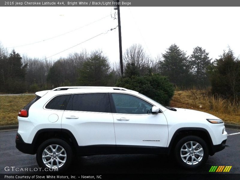 Bright White / Black/Light Frost Beige 2016 Jeep Cherokee Latitude 4x4