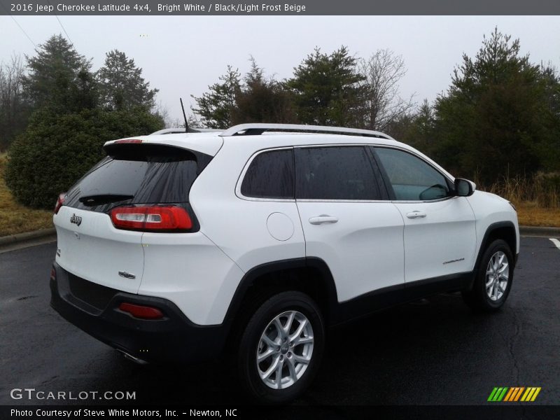 Bright White / Black/Light Frost Beige 2016 Jeep Cherokee Latitude 4x4