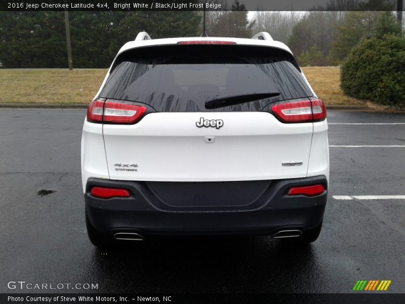 Bright White / Black/Light Frost Beige 2016 Jeep Cherokee Latitude 4x4