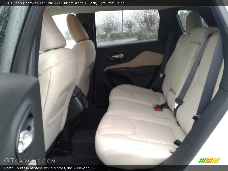 Bright White / Black/Light Frost Beige 2016 Jeep Cherokee Latitude 4x4