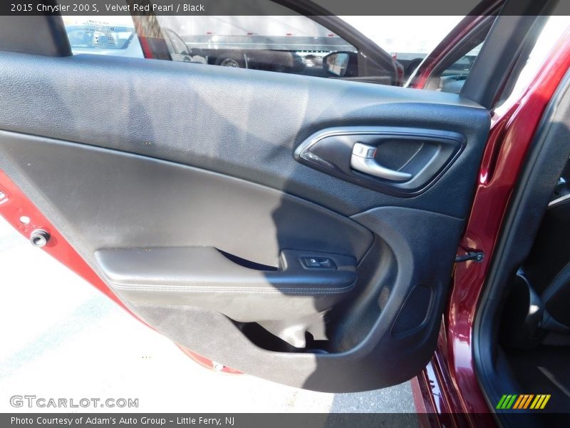 Velvet Red Pearl / Black 2015 Chrysler 200 S