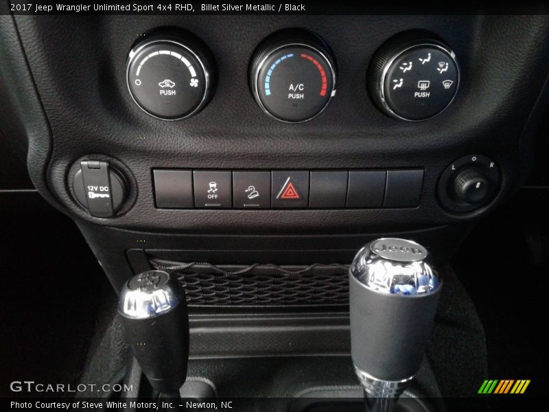 Billet Silver Metallic / Black 2017 Jeep Wrangler Unlimited Sport 4x4 RHD