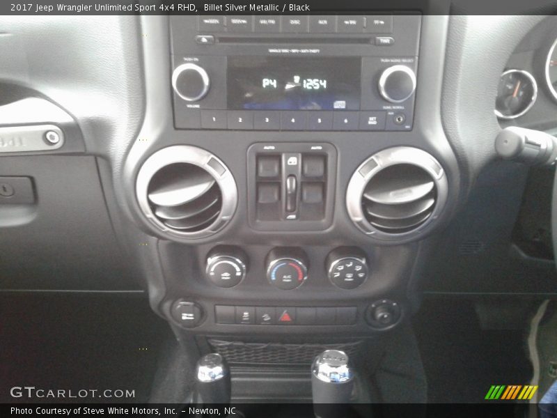 Billet Silver Metallic / Black 2017 Jeep Wrangler Unlimited Sport 4x4 RHD