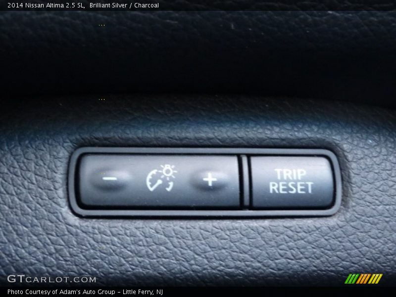 Brilliant Silver / Charcoal 2014 Nissan Altima 2.5 SL