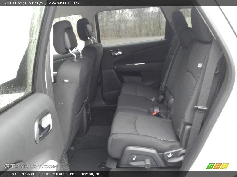 Vice White / Black 2018 Dodge Journey SE