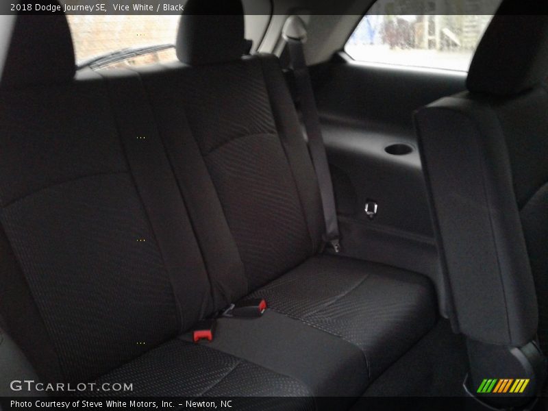 Vice White / Black 2018 Dodge Journey SE