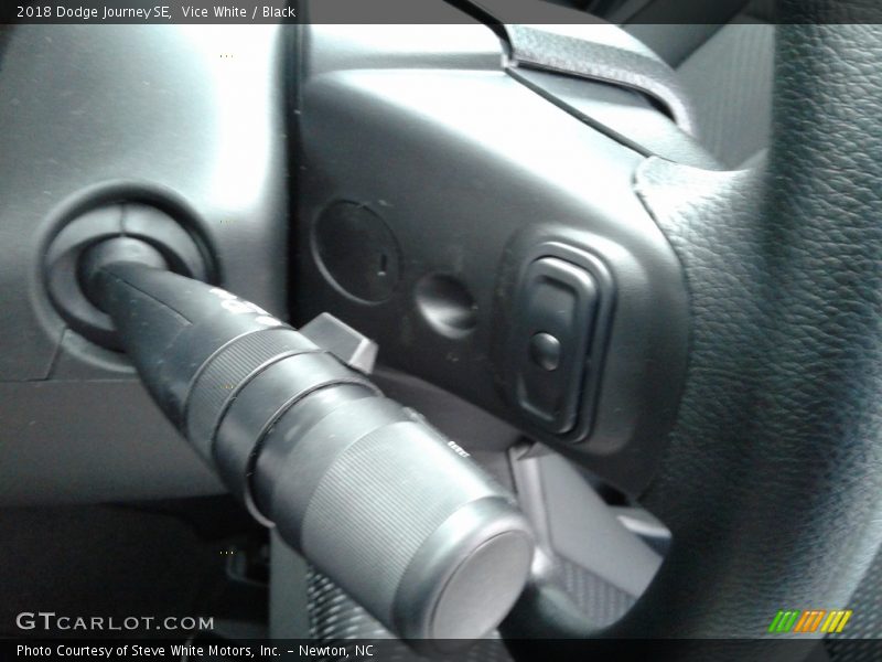 Vice White / Black 2018 Dodge Journey SE