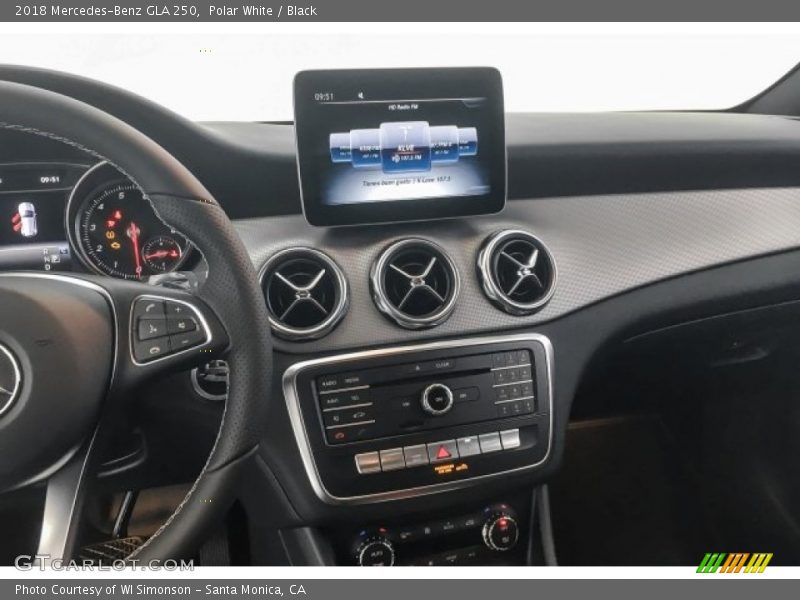 Polar White / Black 2018 Mercedes-Benz GLA 250