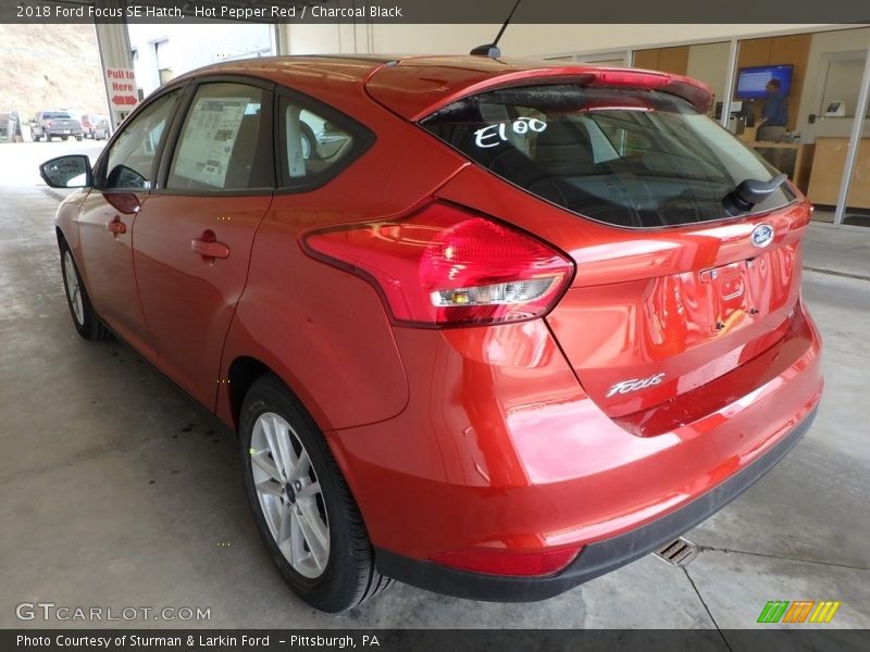 Hot Pepper Red / Charcoal Black 2018 Ford Focus SE Hatch