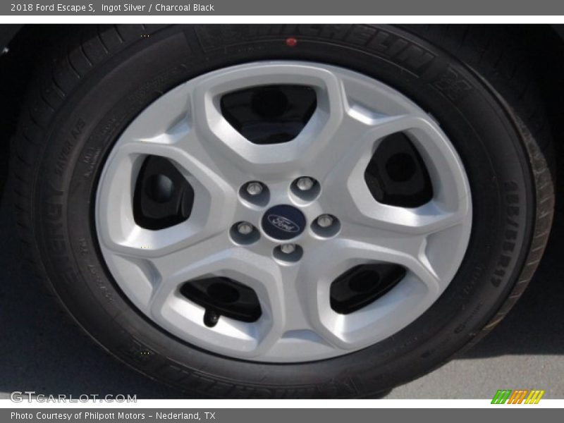 Ingot Silver / Charcoal Black 2018 Ford Escape S