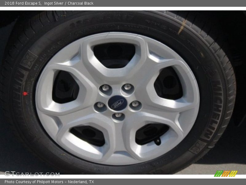 Ingot Silver / Charcoal Black 2018 Ford Escape S