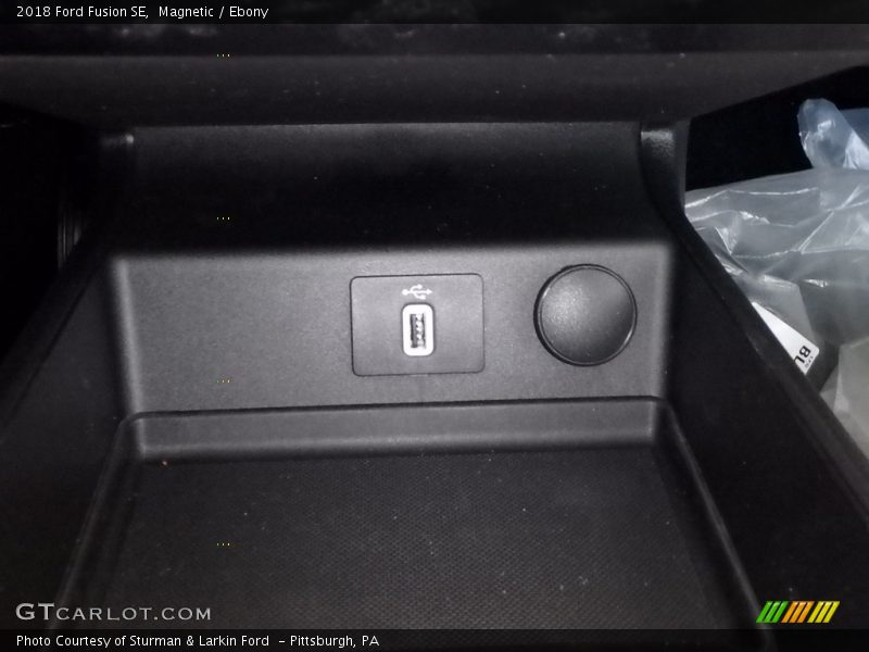 Magnetic / Ebony 2018 Ford Fusion SE
