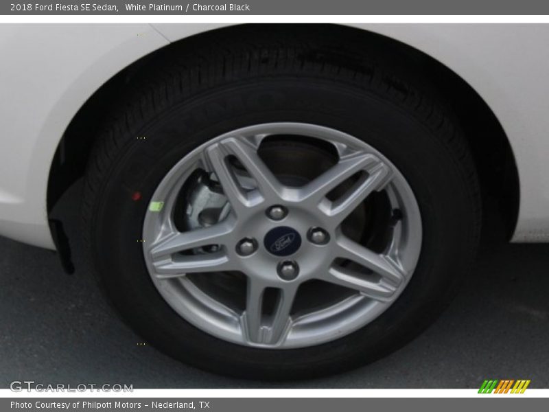 White Platinum / Charcoal Black 2018 Ford Fiesta SE Sedan