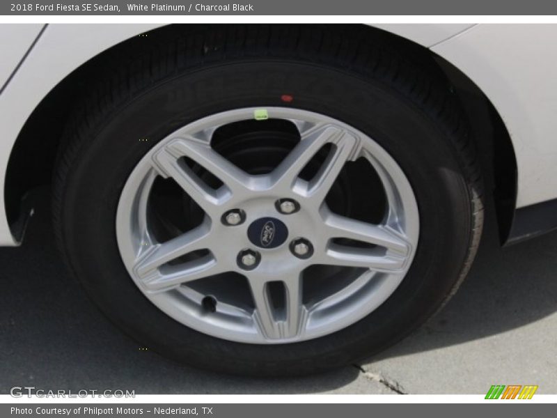 White Platinum / Charcoal Black 2018 Ford Fiesta SE Sedan
