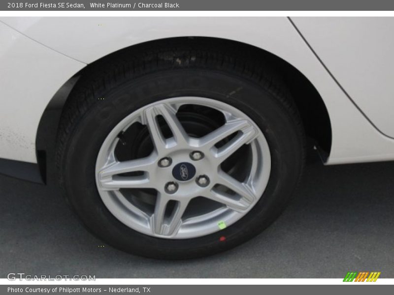 White Platinum / Charcoal Black 2018 Ford Fiesta SE Sedan