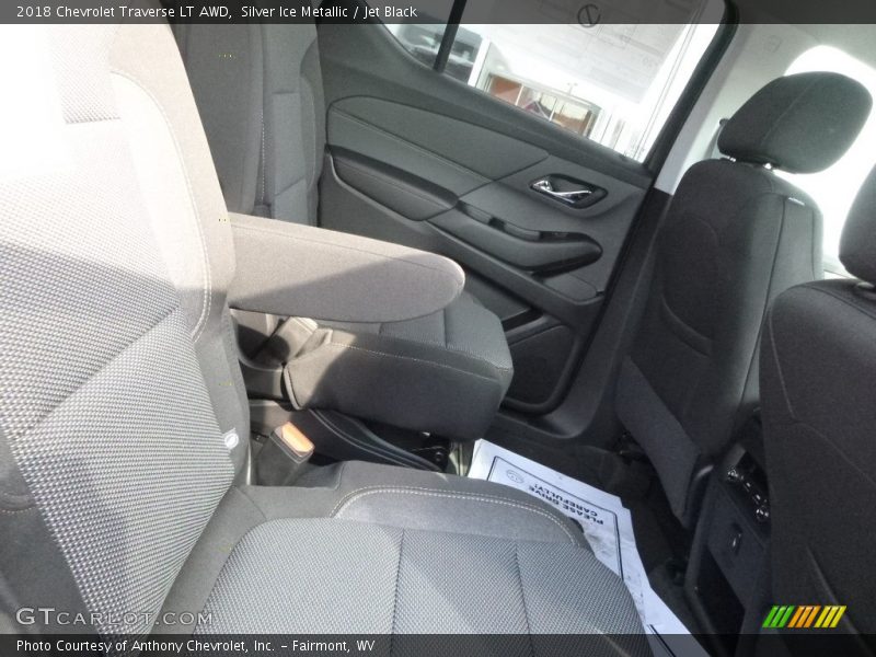 Silver Ice Metallic / Jet Black 2018 Chevrolet Traverse LT AWD