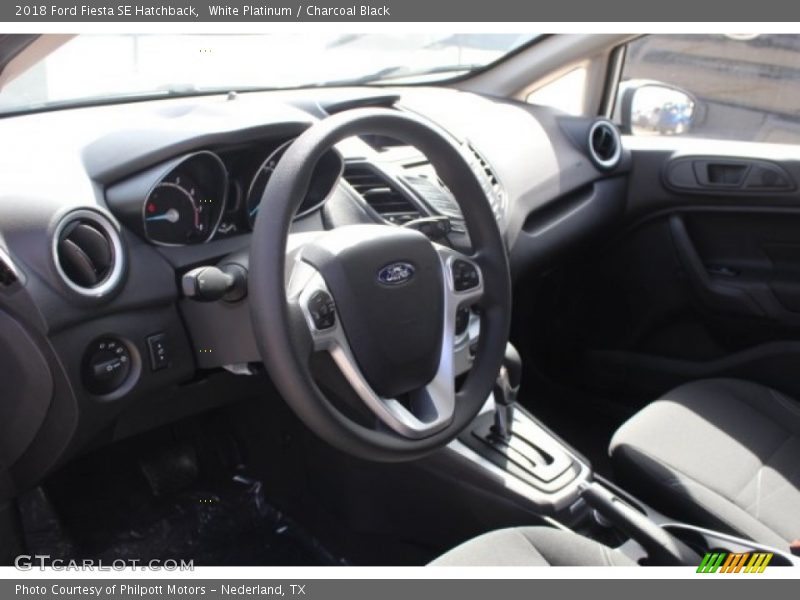 White Platinum / Charcoal Black 2018 Ford Fiesta SE Hatchback