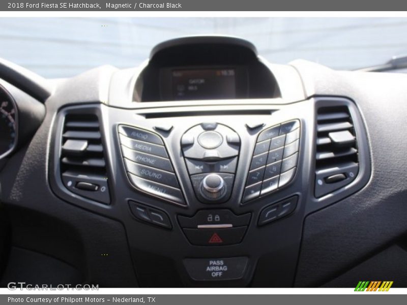 Magnetic / Charcoal Black 2018 Ford Fiesta SE Hatchback